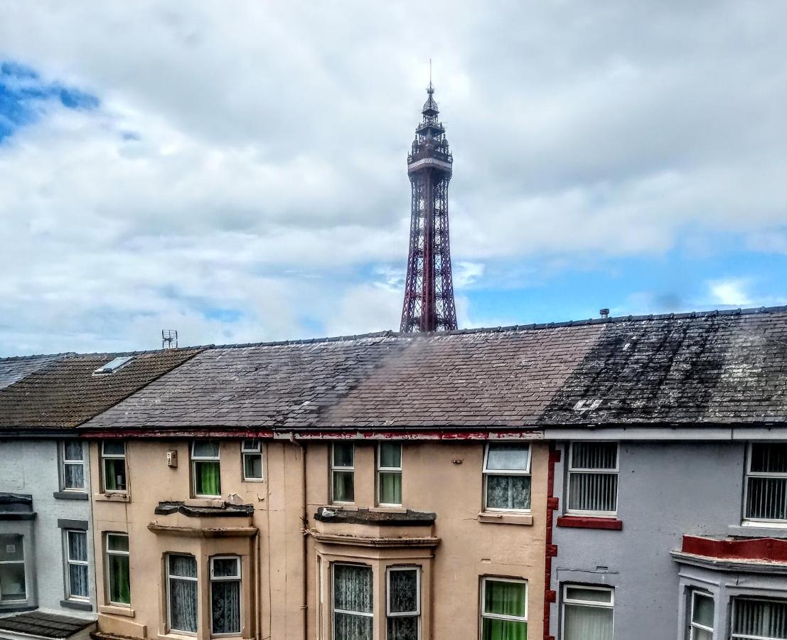 The Shanklin - Blackpool — Photos 1